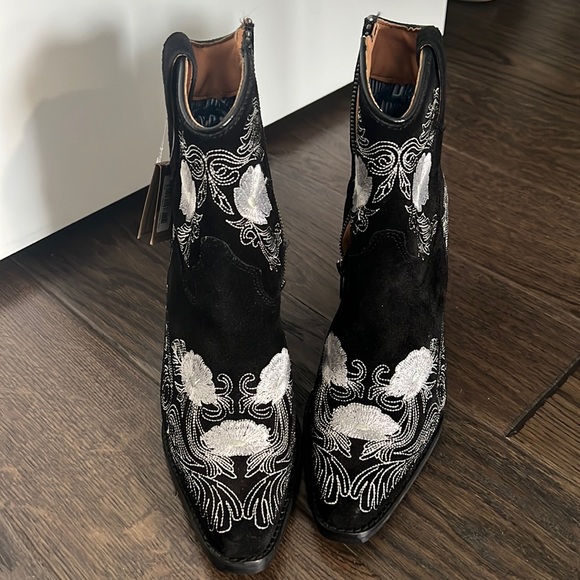 Floral suede cowboy boots - Picture 3 of 6